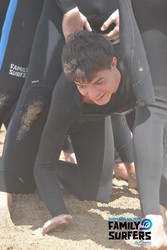 Campamentos juveniles de Surf en Salinas Con Family Surfers